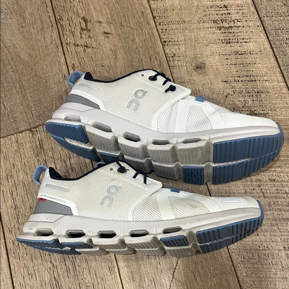 On Cloud Boys Sky size US BOYS 4 (worn twice) - Picture 2 of 7